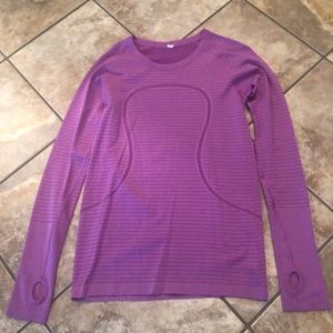 Lululemon Swifty pullover berry with thumb holes.